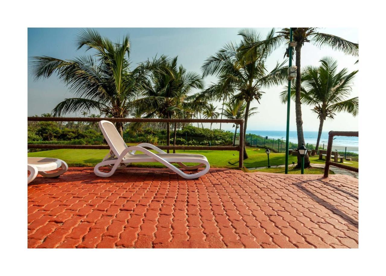 Caravela Beach Resort Varca Exterior foto A view of the beach at the resort